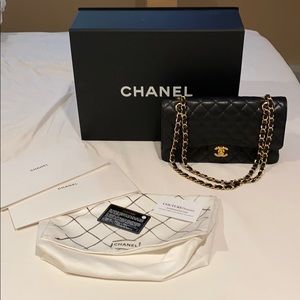 Chanel Black Caviar Medium Classic Flap GHW
